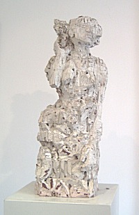 Frau mit Blumenkleid, 2003, h: 86, Ziegel, engobiert, 4 000 Euro