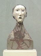 Kopf mit weißem Gesicht, 1997 h: 47, Ziegel, engobiert, 1 000 Euro